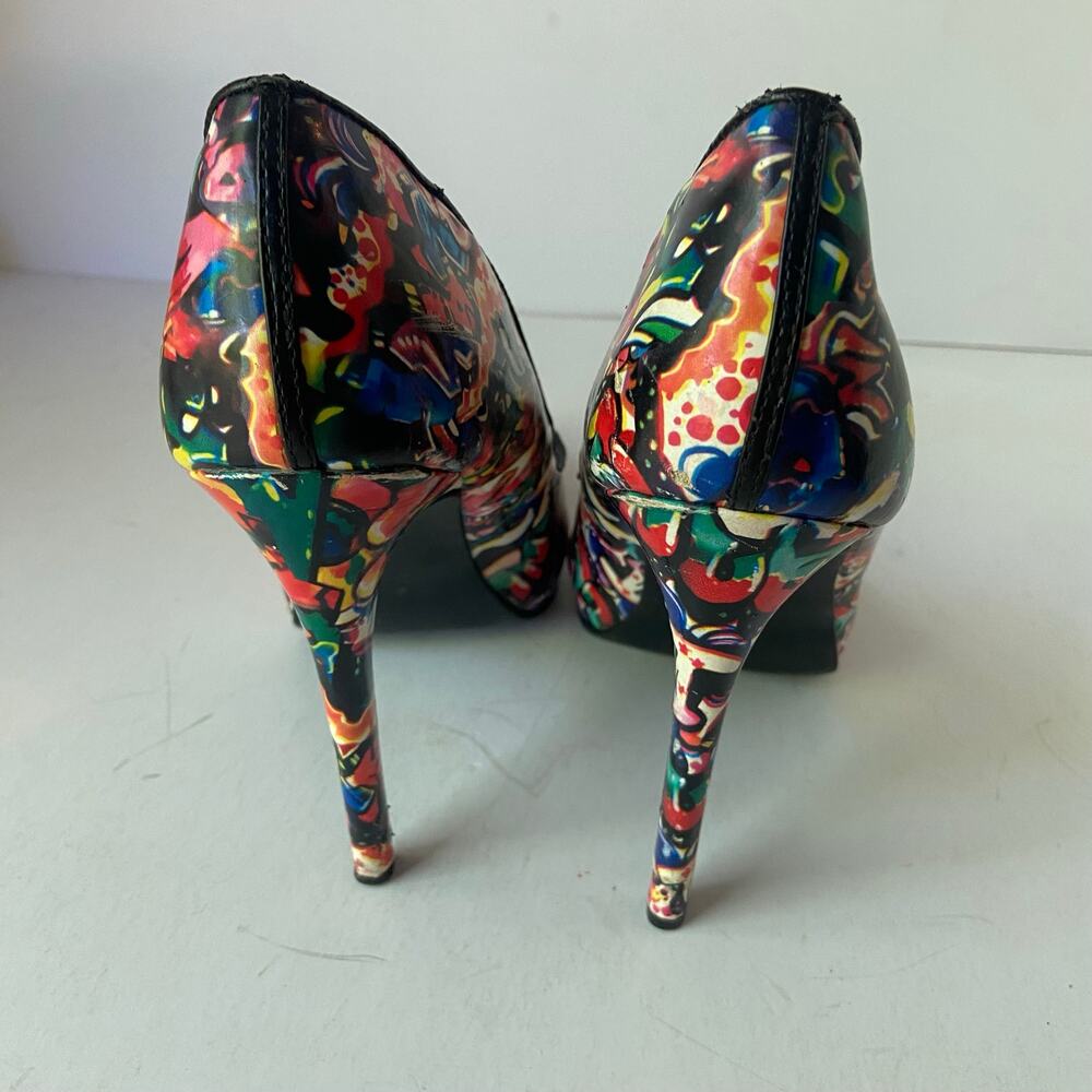 Just Fab Heels Kristal Graffiti Print Stiletto Pumps Pointed Toe Size 8 GUC Read - Picture 4 of 13